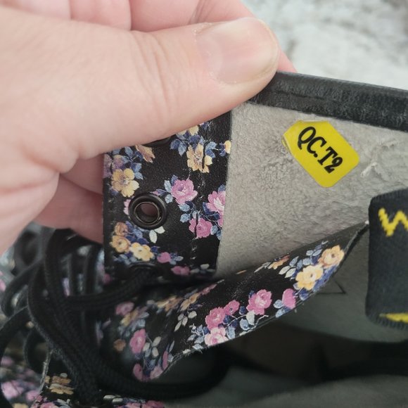 Dr. Marten Floral  leather boots size 8 - Picture 9 of 12